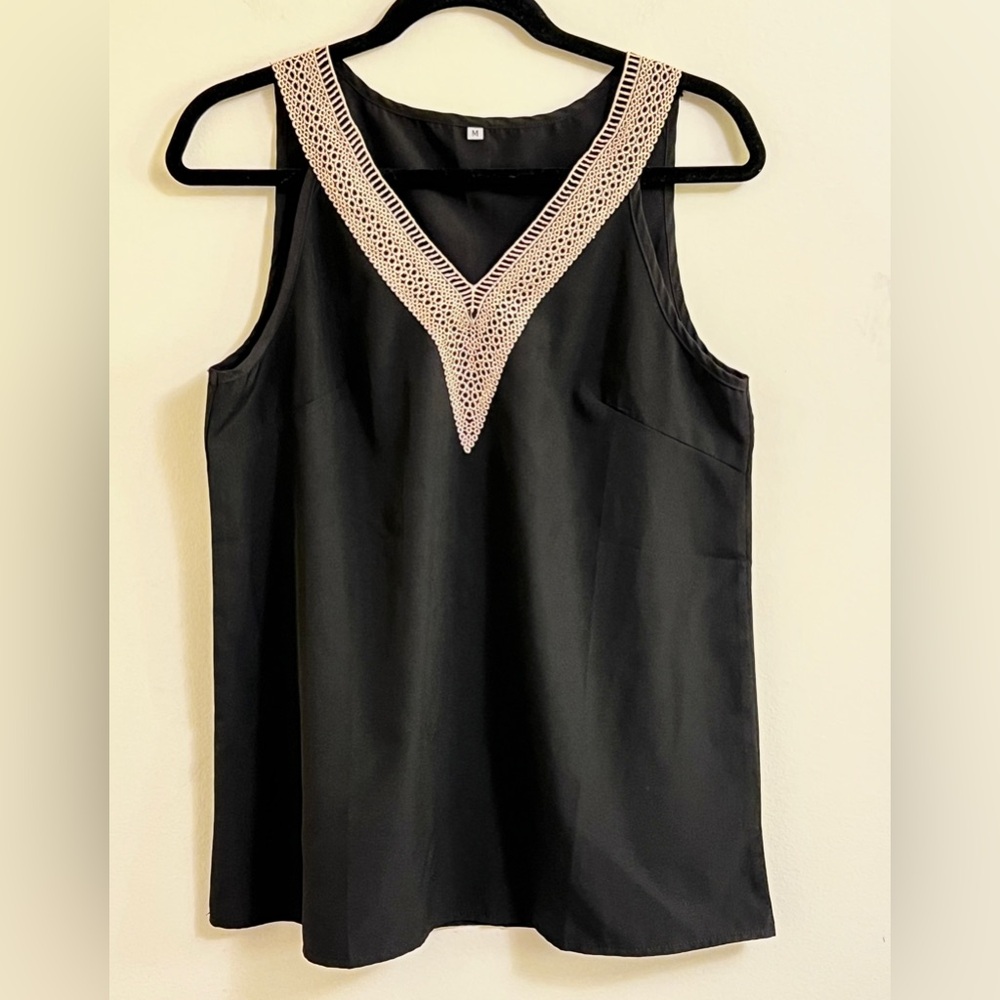 Black Sleeveless Top Cream Lace Trim v-neck Boho Art to Wear Size Medium